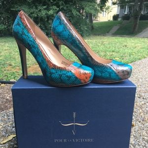 NEW Pour La Victoire Gilliana Teal Snake Heel, 7.5